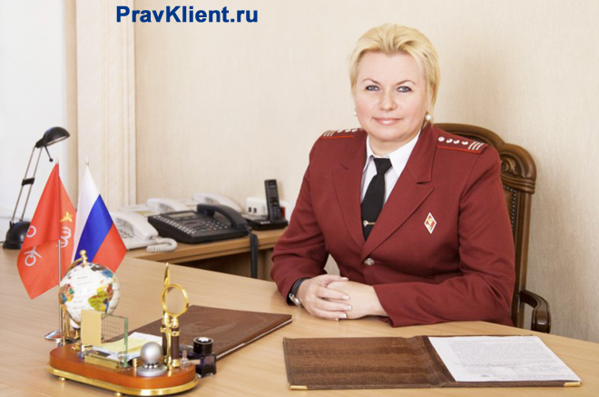 Сотрудница Роспотребнадзора за своим рабочим местом